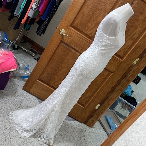Beautiful mermaid wedding dress size 9/10 - Picture 6 of 11